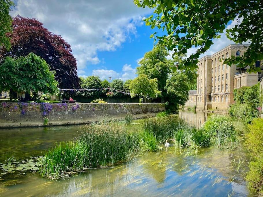 Period Apartment, Great Views, In Heart Of Town. Bradford-On-Avon Exterior photo