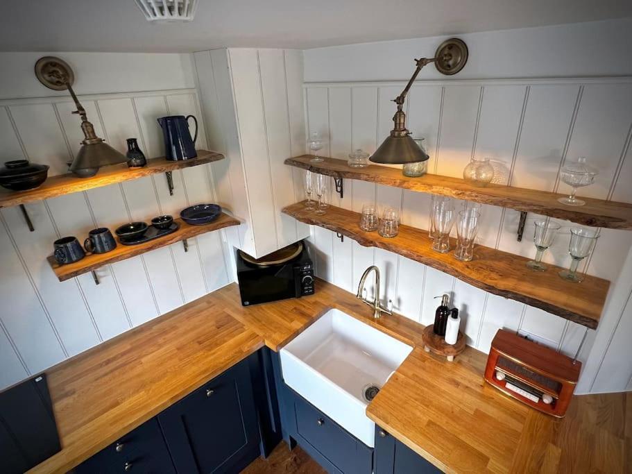 Period Apartment, Great Views, In Heart Of Town. Bradford-On-Avon Exterior photo