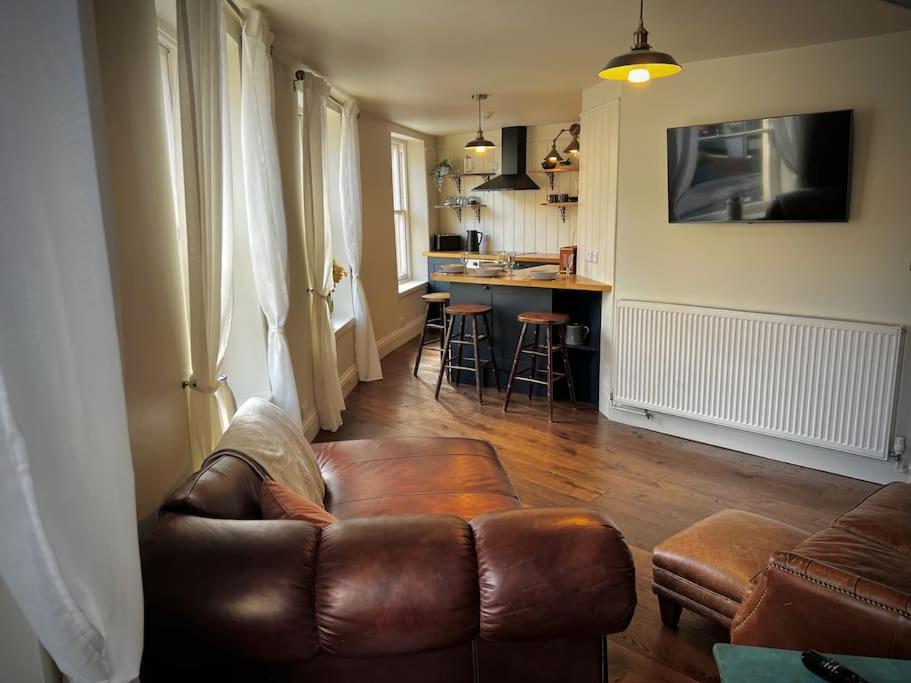 Period Apartment, Great Views, In Heart Of Town. Bradford-On-Avon Exterior photo